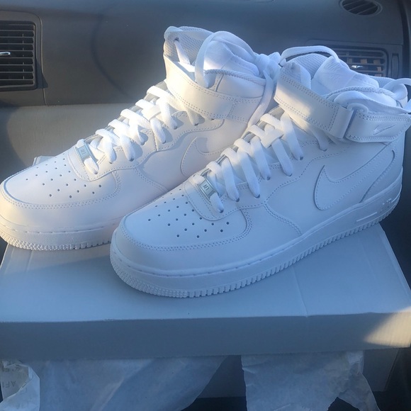 Hightop Nike Air Force One - Picture 2 of 3